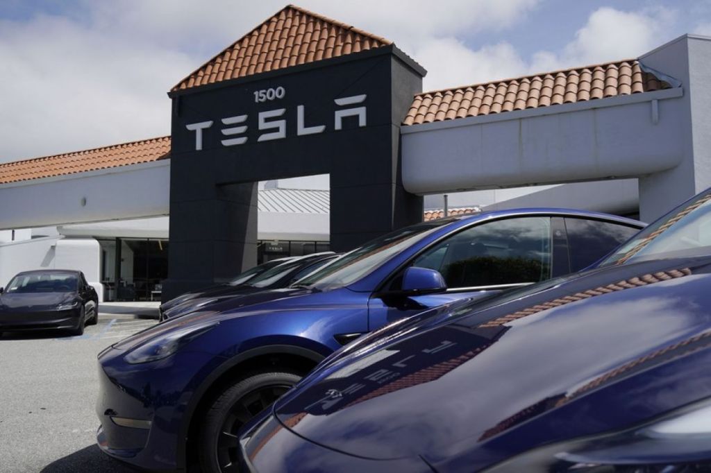 Penjualan Turun, Tesla Dilaporkan PHK 2.688 Karyawan di Pabrik Texas