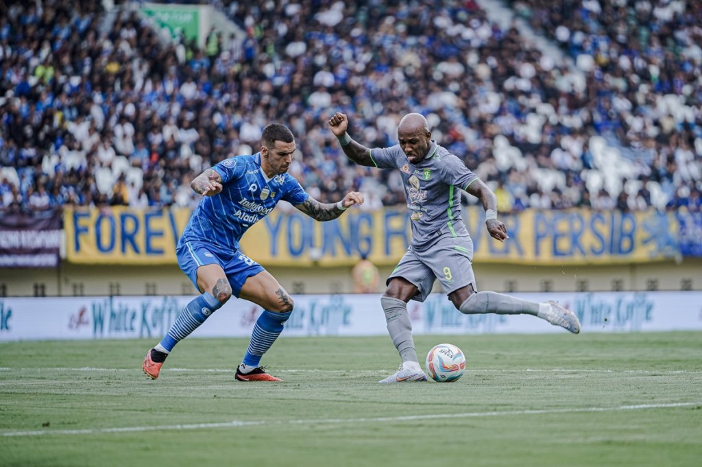 Kalah Telak, Pelatih Persebaya Akui Persib Lebih&nbsp;Berkualitas