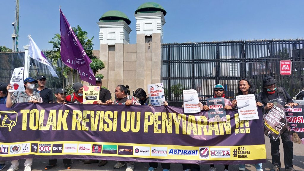 Organisasi Jurnalis dan Pro Demokrasi Gelar Unjuk Rasa Menolak Draf Revisi UU&nbsp;Penyiaran