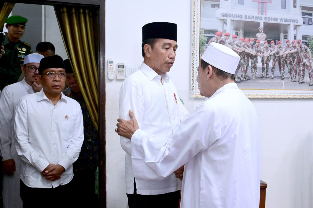 Joko Widodo Presiden Takziah ke Rumah Duka Istri Habib Luthfi bin&nbsp;Yahya