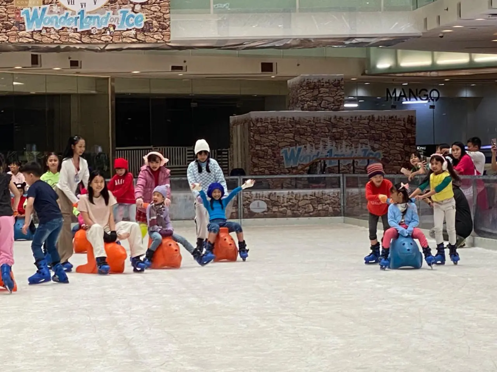 Wahana Salju dan Pasir di Mal Surabaya Siap Sambut Pengunjung saat Liburan&nbsp;Sekolah