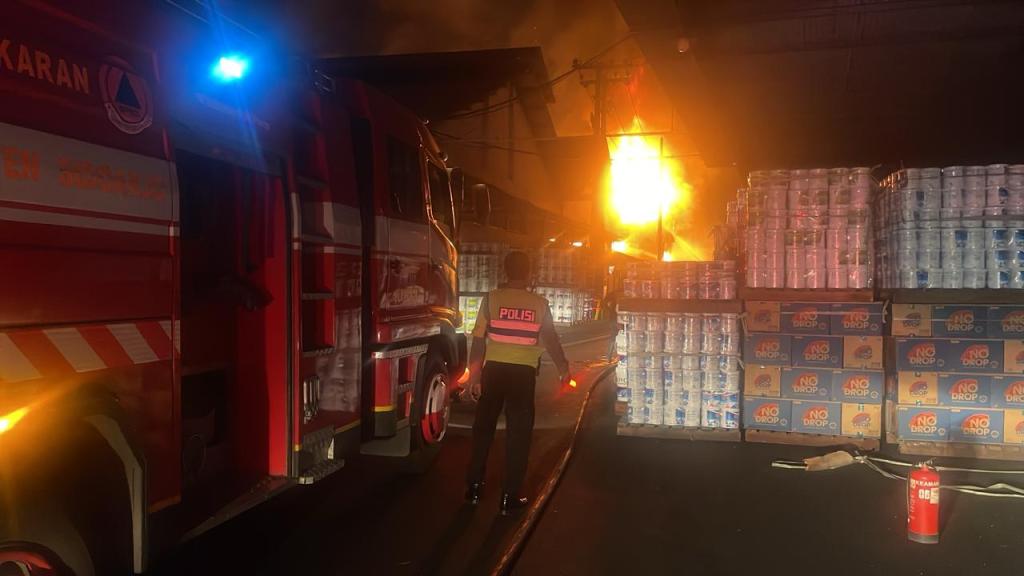 Gudang Thinner Pabrik Avian di Buduran Sidoarjo Kebakaran, Letupan Besar Beberapa Kali&nbsp;Terlihat