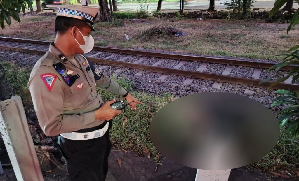 Mr X Meninggal Tertabrak Kereta Api di Perlintasan A. Yani&nbsp;Surabaya