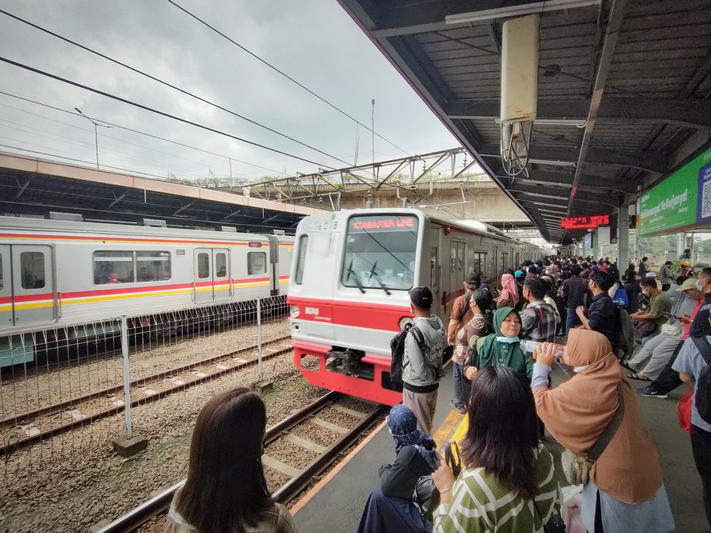 DPR Minta Pemerintah Tunda dan Kaji Ulang Subsidi KRL Berbasis NIK Tahun&nbsp;2025