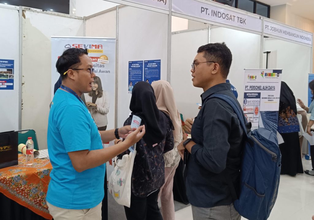 Job Fair FEB Unair Dorong Pertumbuhan Angkatan Kerja Lewat Sistem Rekrutmen&nbsp;Digital