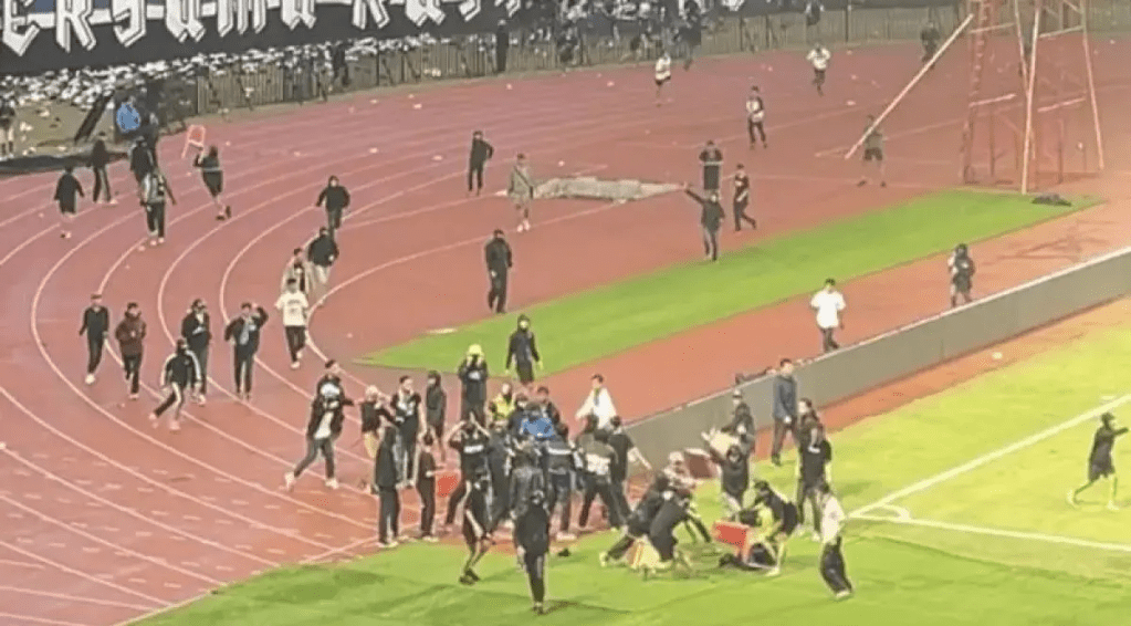 Persib Lawan Persija Berakhir dengan Kericuhan&nbsp;Suporter