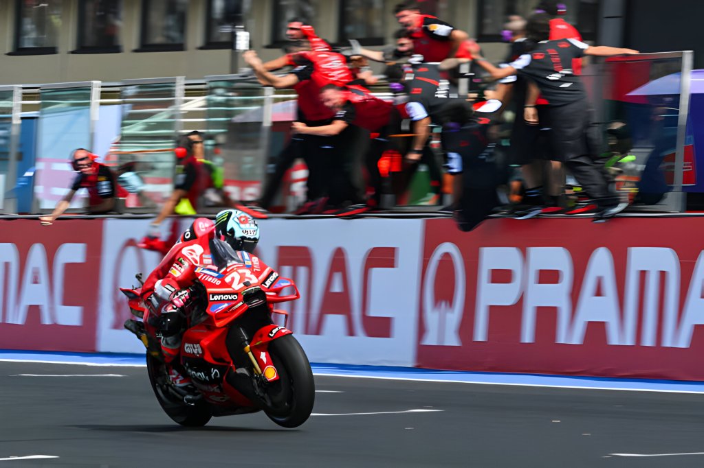 Pecco Bagnaia Celaka, Bastianini Juara MotoGP&nbsp;Emilia-Romagna